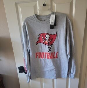 Tampa Bay Buccaneers long sleeve medium t-shirt.